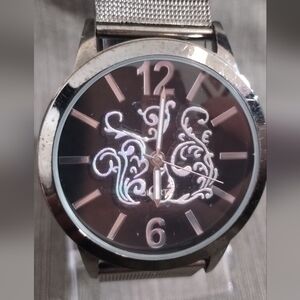 Quartz Watch with Large Black Dial Featuring Silver Swirls, Mesh Band & New Batt